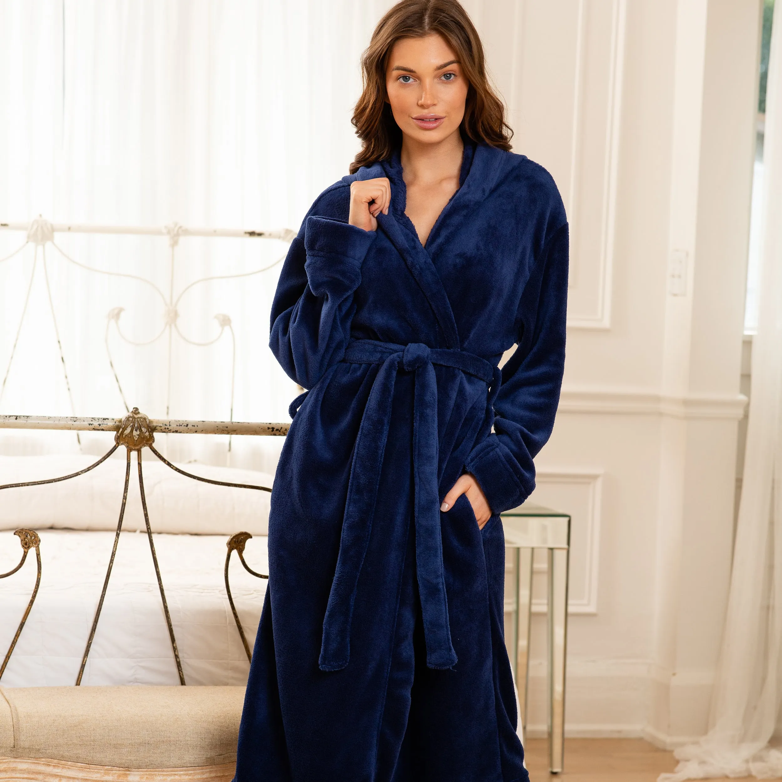 Women's Plush Fleece Robe with Hood, Lightweight Hooded Bathrobe with Pockets